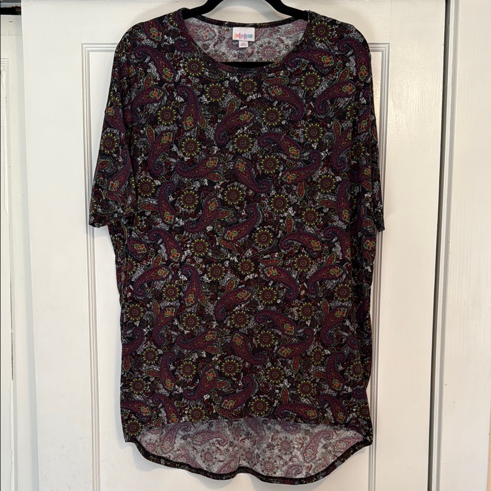🖤 LuLaRoe Paisley Pattern Irma Oversized Top